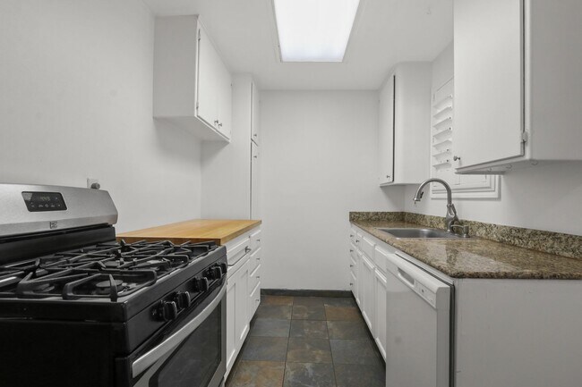 Building Photo - Lovely Single Family Home in Prime Fullerton Neighborhood