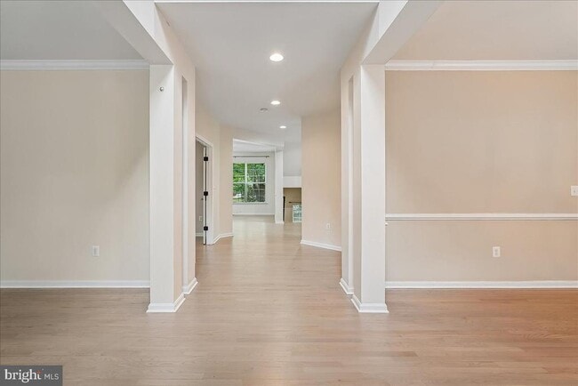 Building Photo - 905 Royal Elm Ct