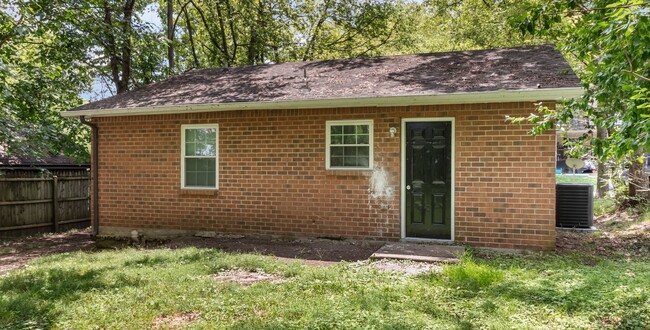 Building Photo - Charming Downtown Clarksville Home!