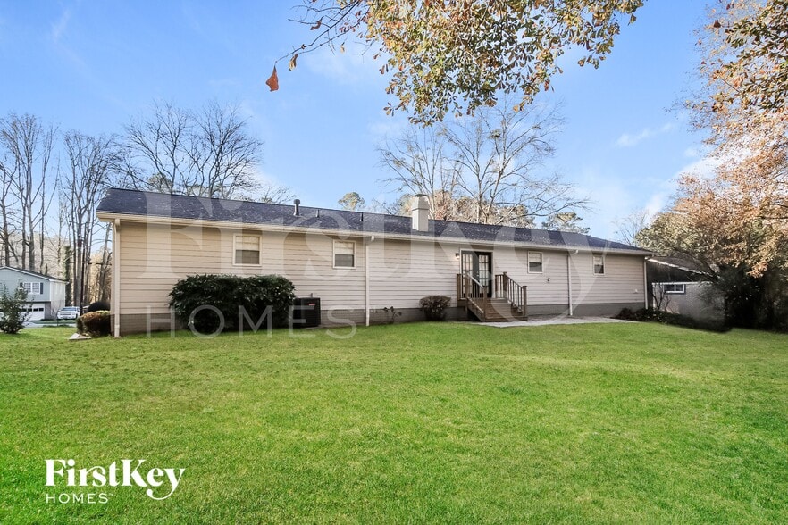 Building Photo - 61 Vanya Ln SE