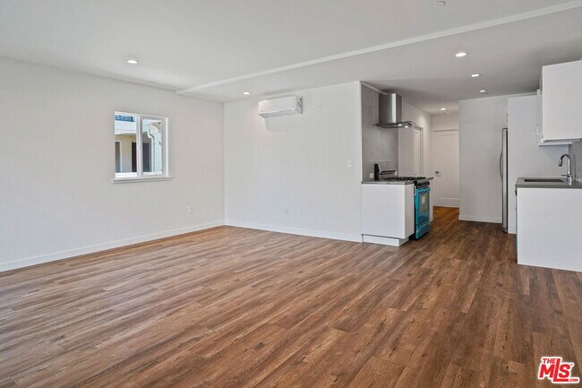 Building Photo - 1166 Cochran Ave