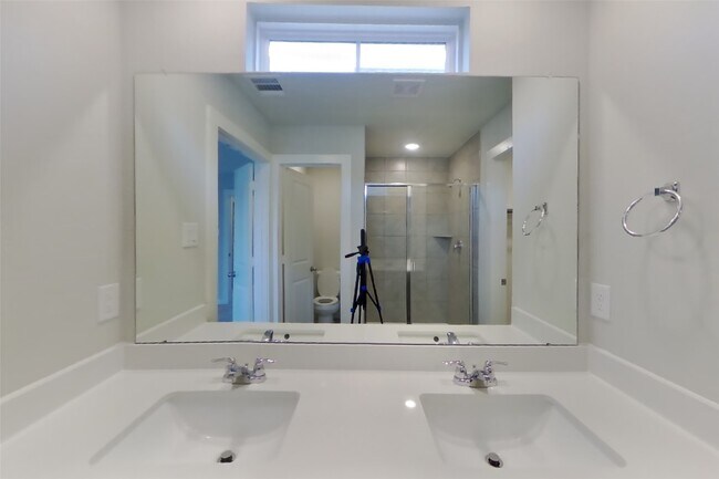 Building Photo - 9835 Willow Creek Commerce Dr