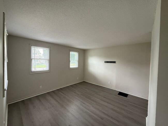 Building Photo - 3 Bed 2 Bath House