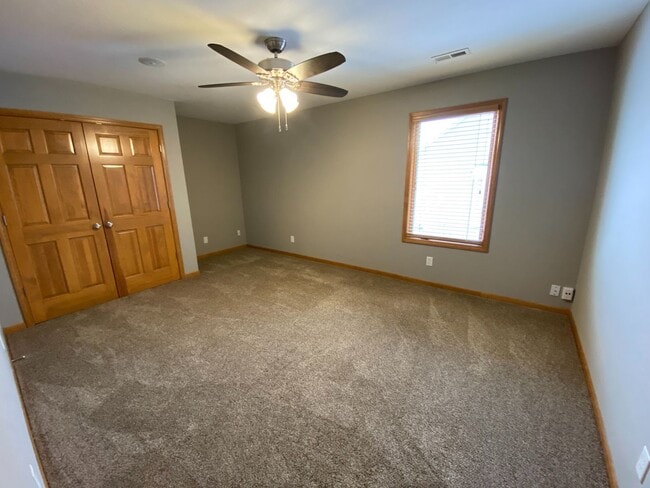 Building Photo - Wonderful Fox Chase home with fantastic spacious floor plan.