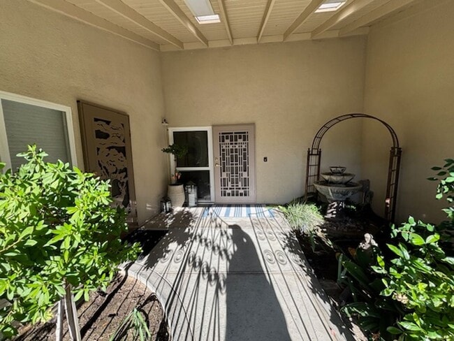 Building Photo - Stockdale Country Club 3 Bedroom Home with Paid Solar, Sunroom, RV Parking, and Ample Storage