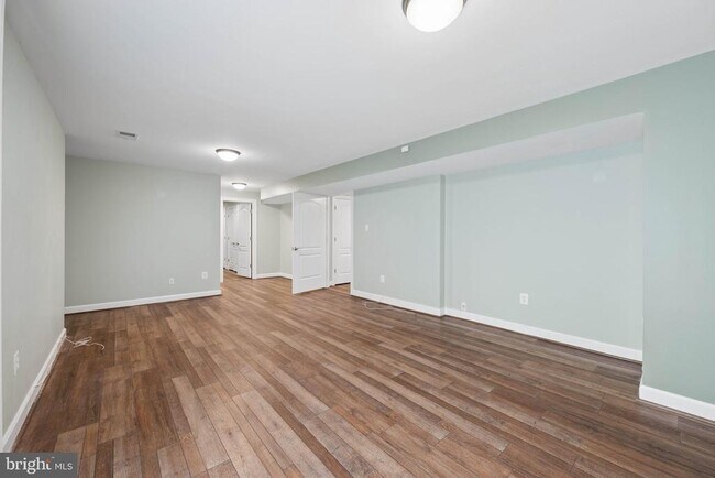 Building Photo - 110 Bedrock Dr