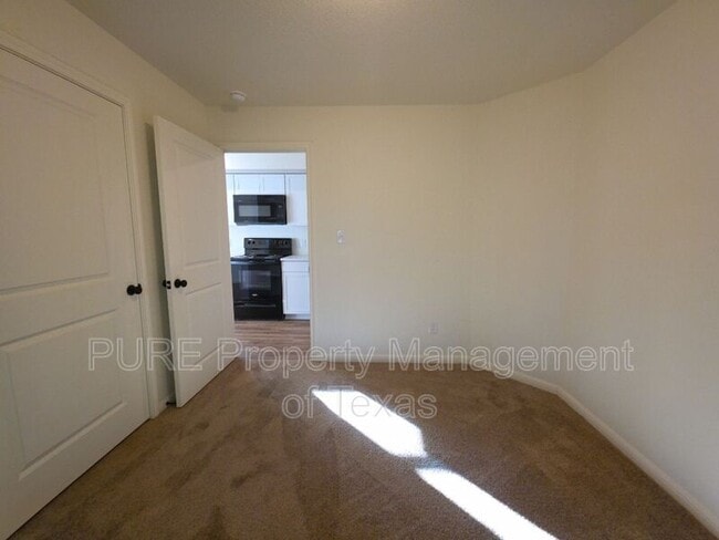 Building Photo - 2002 W 2nd St