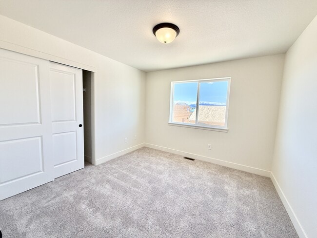 Building Photo - 2392 Jasmine Ln