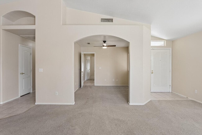 Building Photo - 921 E Montoya Ln