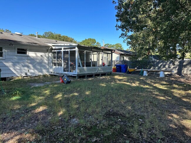 Building Photo - 8 Bella Coola Trl