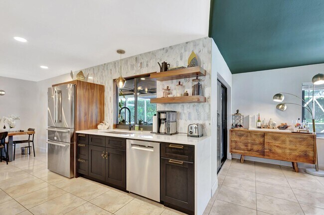 Building Photo - 932 Evergreen Dr