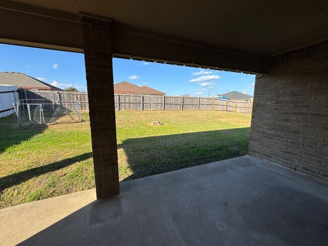 Building Photo - 9901 Diana Dr