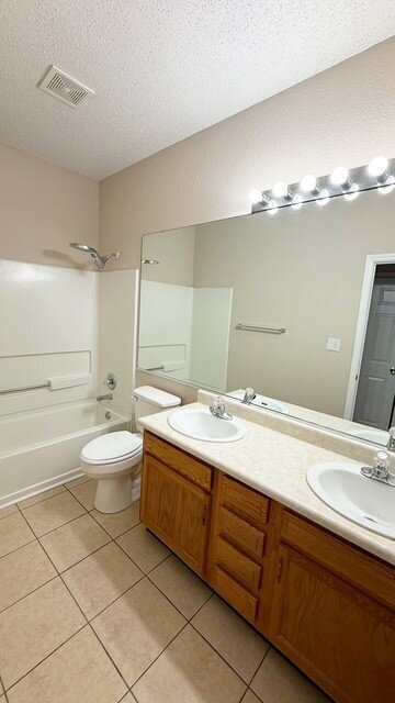 Building Photo - SOUTHEAST SIDE 3 BEDROOM/2 BATH RANCH AVAILABLE NOW!