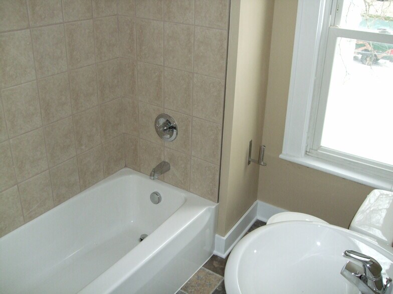 Bathroom - 201 Fuller Ave NE