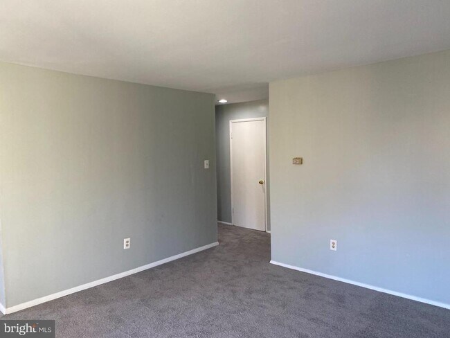 Building Photo - 7145 Donnell Pl