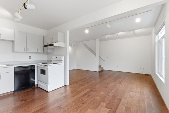 Building Photo - 2275 NW Kearney St