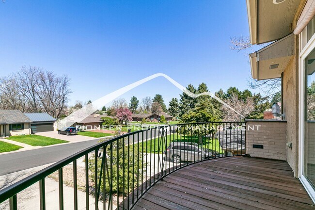 Building Photo - Spacious Home with Fenced Yard and Washer/Dryer