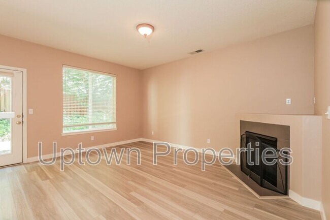 Building Photo - 16115 SW Blue Goose Ln