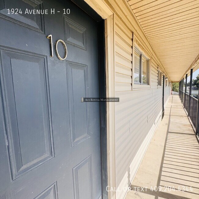 Building Photo - 1924 Avenue H