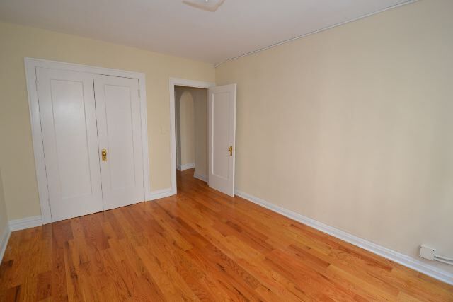 Building Photo - 533 W Roscoe St