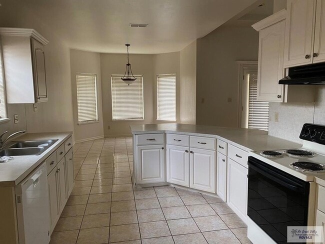 Building Photo - 25 La Paz Ct