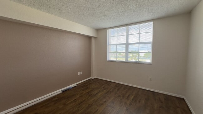 Building Photo - 1801 N Flagler Dr