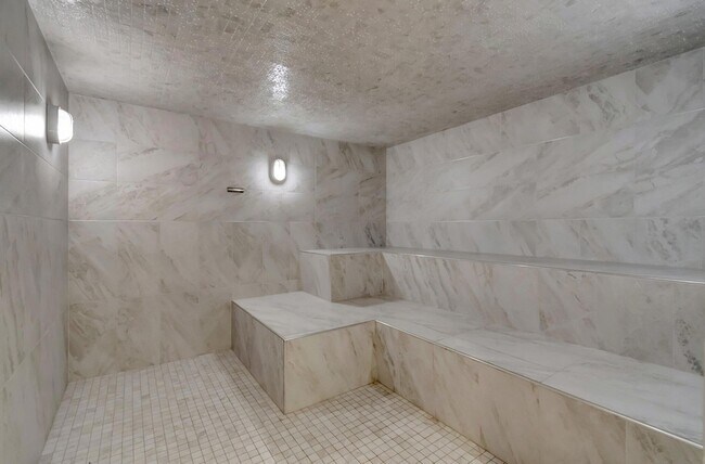 Building Photo - 6193 Pointe Regal Cir
