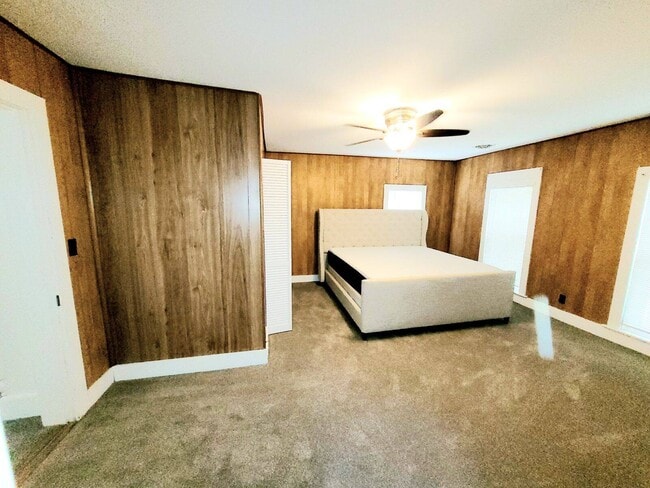 Building Photo - 103 W 1st Ave