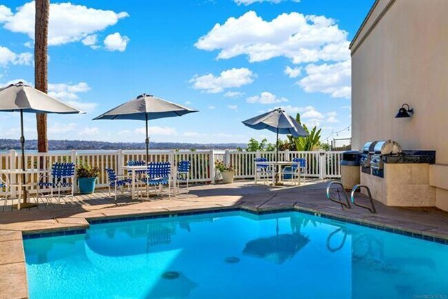 Building Photo - 1 Bed/1 Bath Crown Point Condo with Bay Views