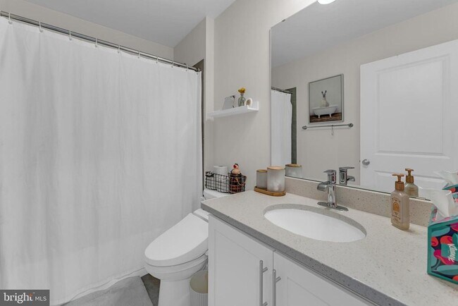 Building Photo - 8805 Mimosa Ave