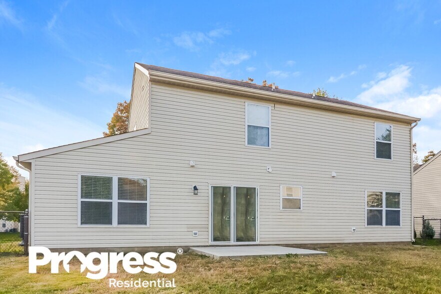 Building Photo - 2327 Fullerton Dr