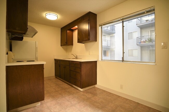 Building Photo - 2721 Haste St