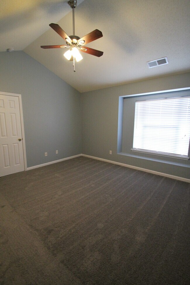 Building Photo - 1364 Walnut Hill Dr