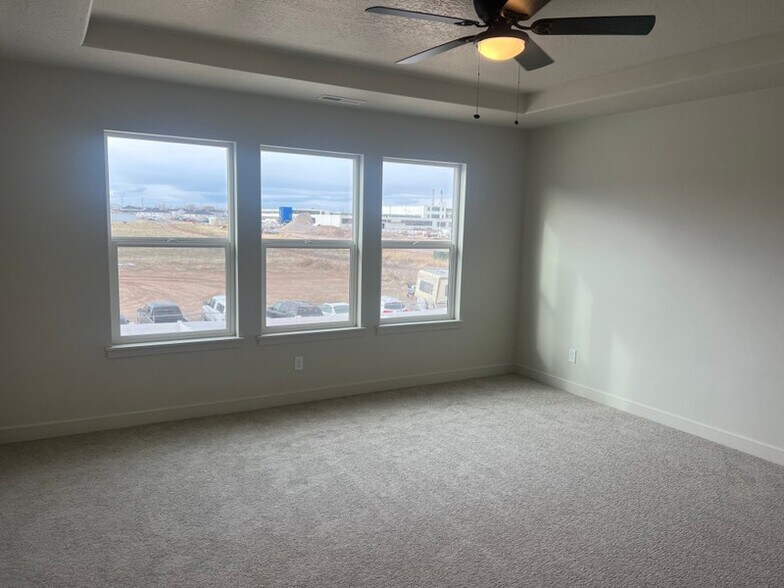 Building Photo - 105 1320 N
