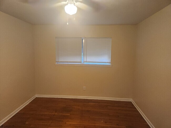 Building Photo - 615 S 1st St