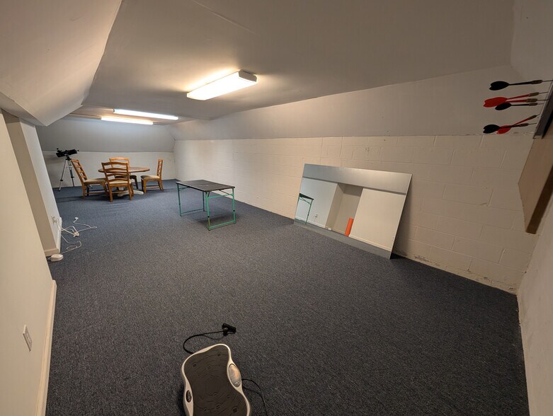 Building Photo - Room in House on Ranson Rd