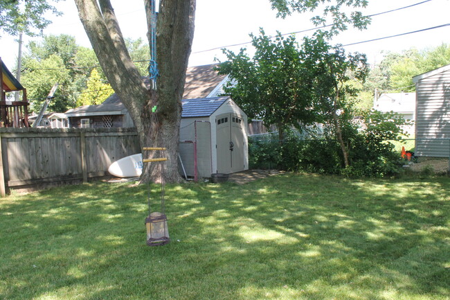 Building Photo - 63 Holly Dr