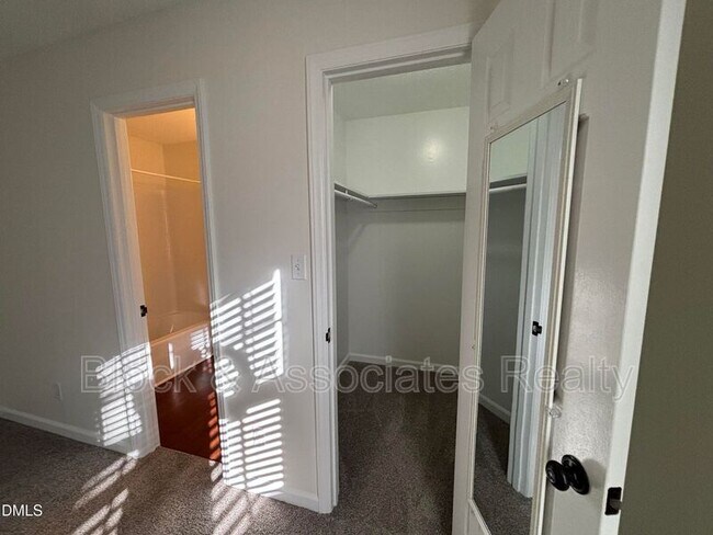 Building Photo - 728 Branniff Dr