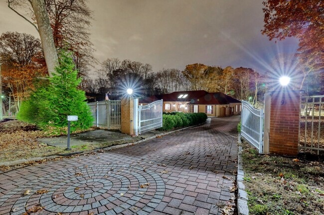 Building Photo - 91 Chestnut Ridge Rd