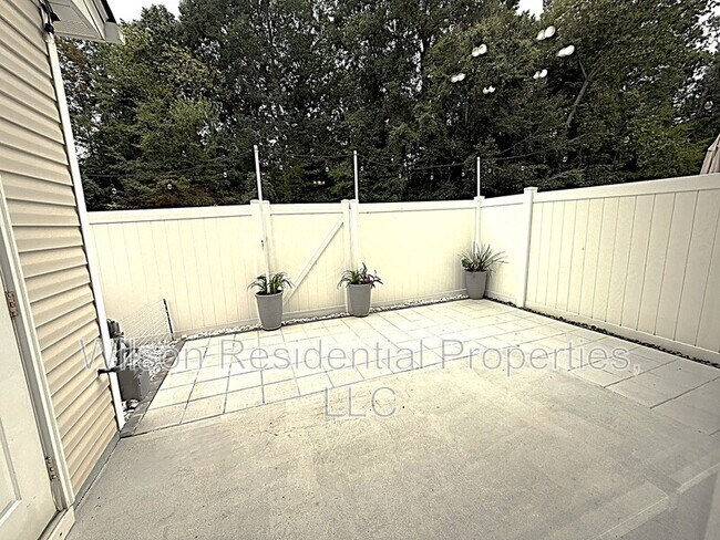Building Photo - 8452 Big Creek Ct