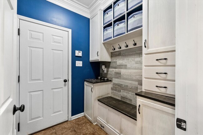 Building Photo - Gorgeous 5 Bed 3.5 Bathroom in Stafford, VA