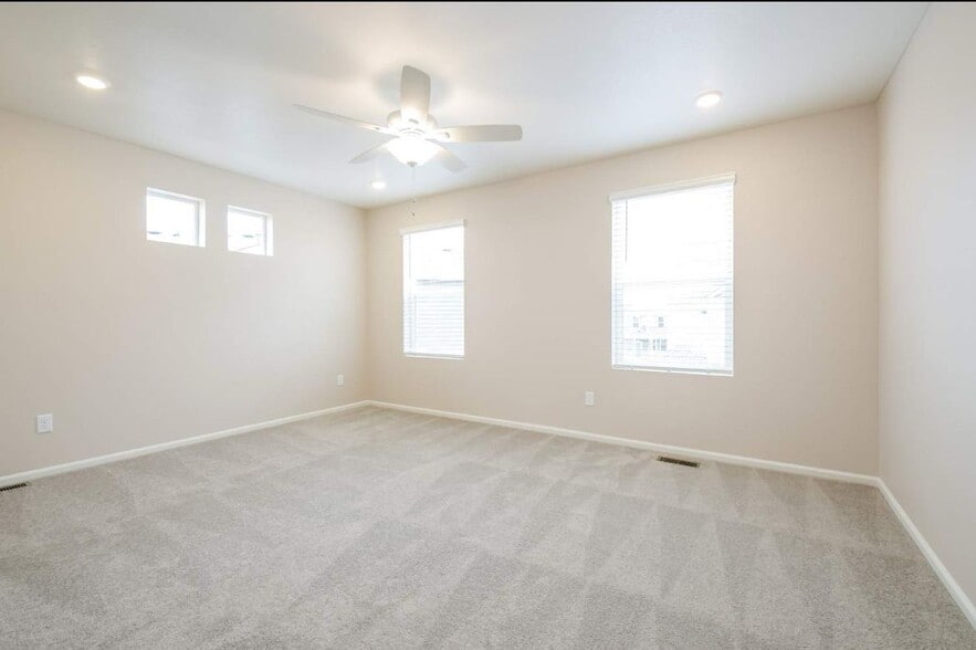 Building Photo - 10137 Scranton Way