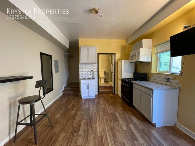 Studio with all utilities included - 405 Carlson St Vallejo CA 94590