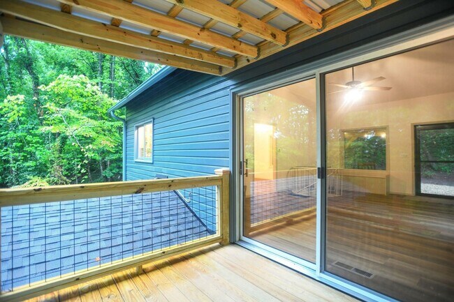 Building Photo - Charming 2BR House in Tryon
