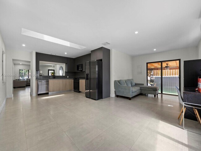 Building Photo - 252 E 36th St