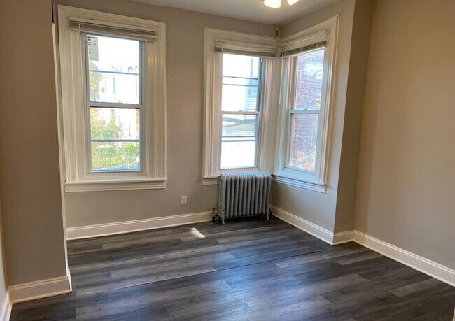 Building Photo - Section 8 ONLY!!