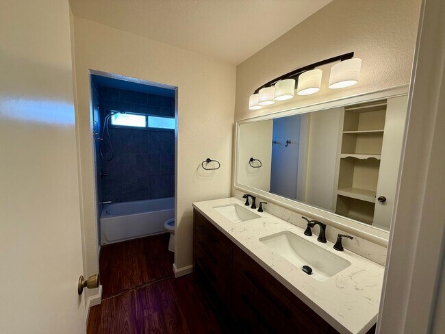 Building Photo - Single story home in established neighborhood!