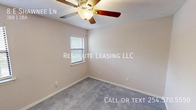 Building Photo - 8 E Shawnee Ln