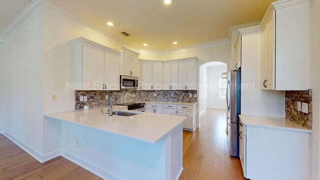 Building Photo - 283 Holland Dr