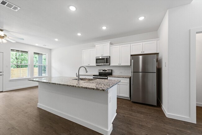 Building Photo - 1207 Chestnut Ct